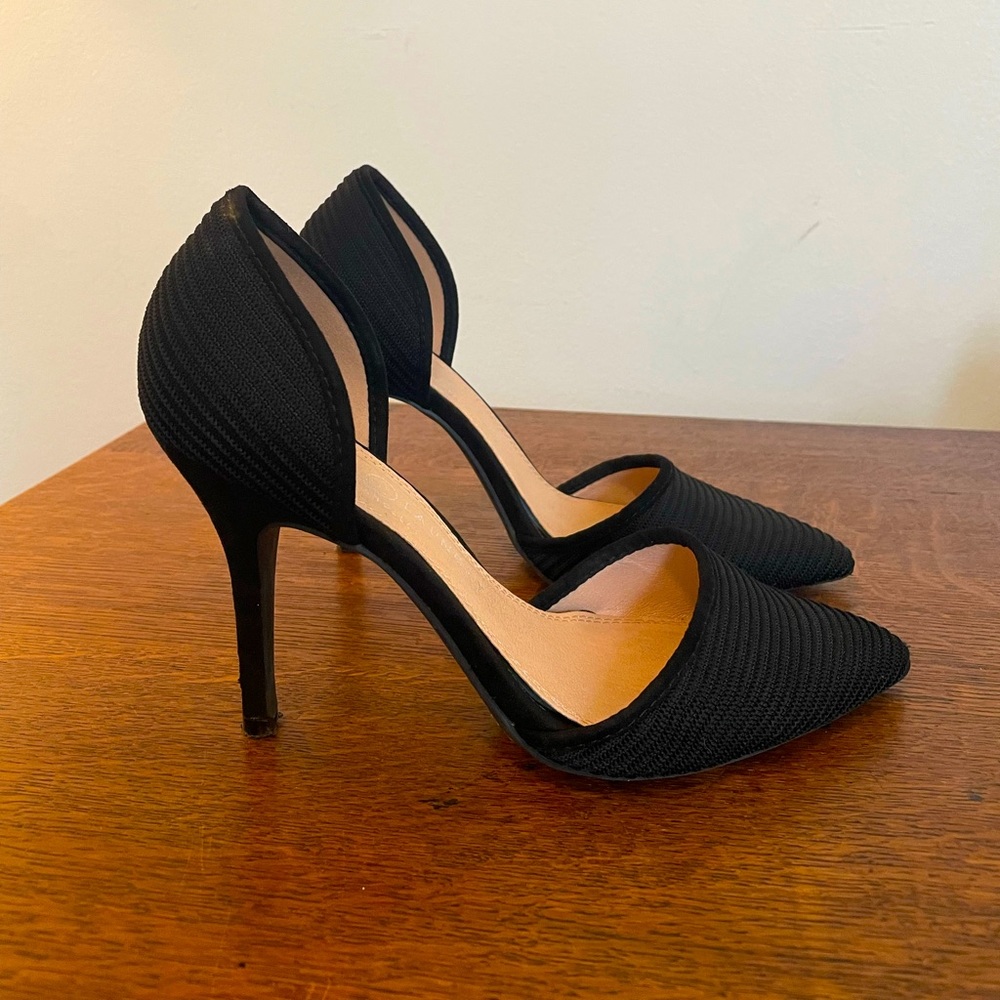 Close toe black chinese laundry heels